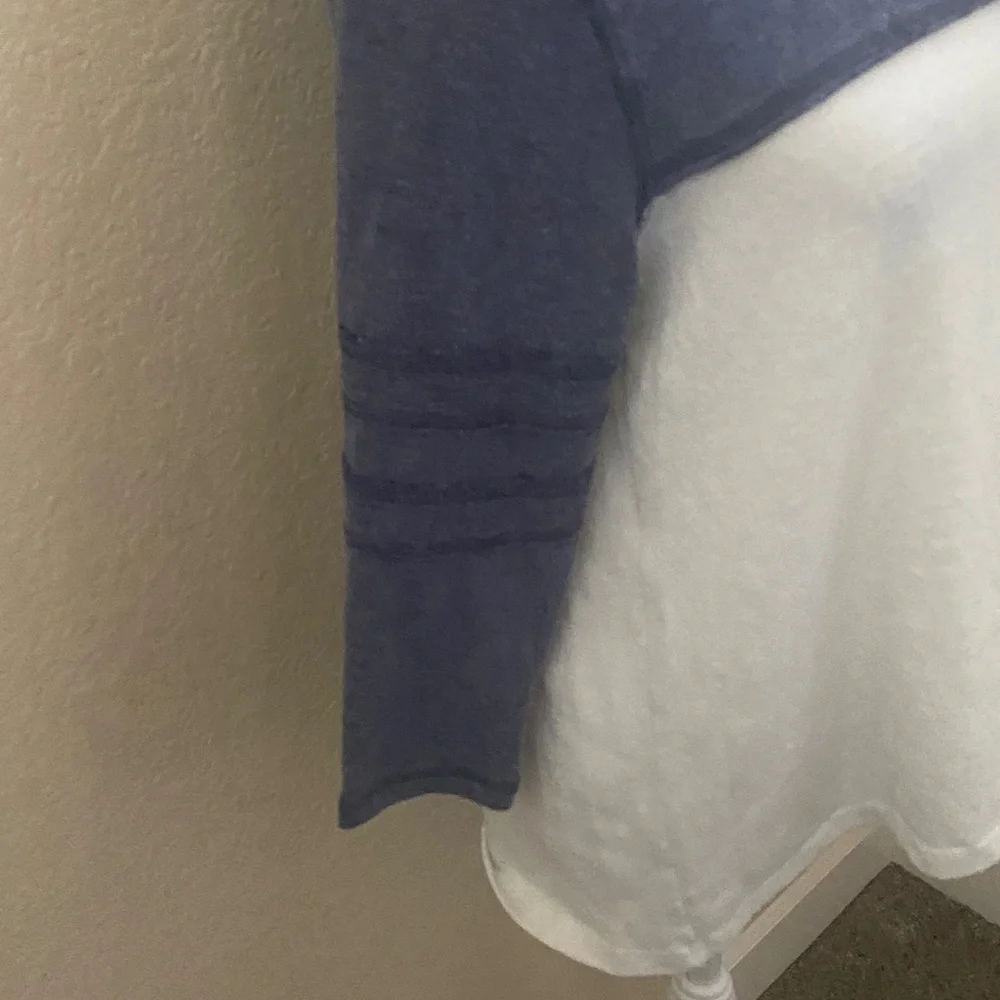 Billabong Women's Blue and White 3/4 Sleeve Tee. Soft and cozy. Size S.